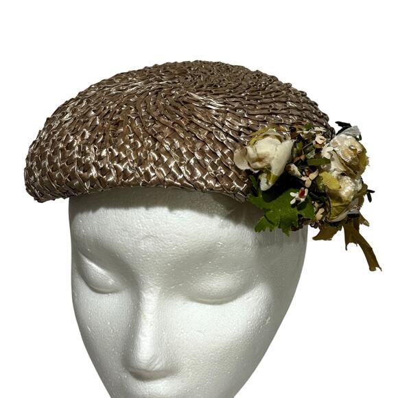 Vintage 40's mini straw hat taupe beige size 22 silk flower buds embellishment - Picture 2 of 9